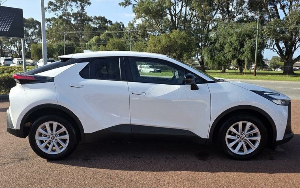 2025 Toyota C-HR GXL Wagon (Glacier White) Used Car