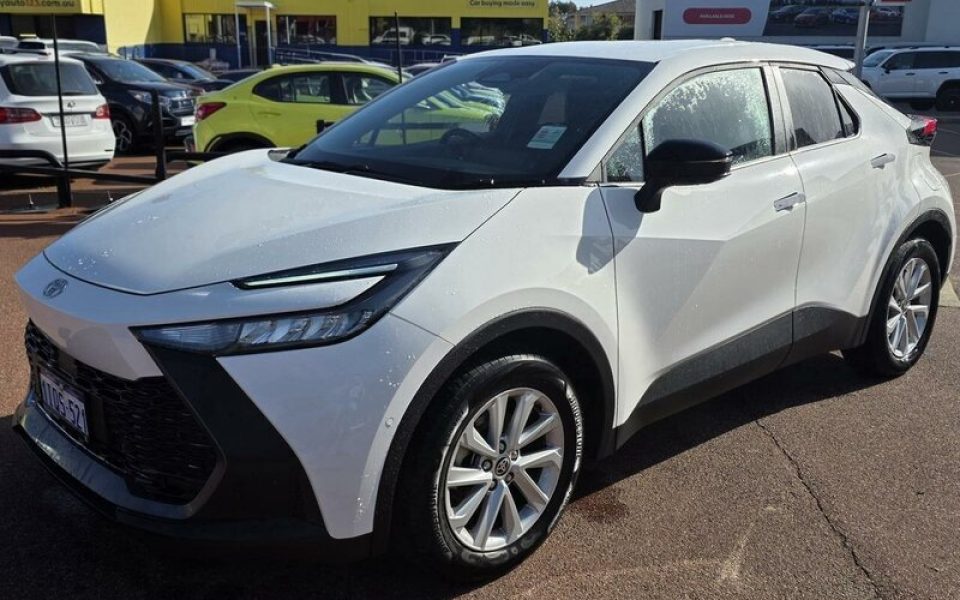 2025 Toyota C-HR GXL Wagon (Glacier White) Used Car