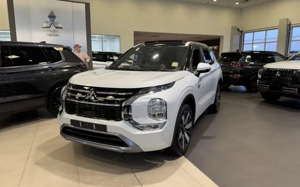 2025 Mitsubishi Outlander ZM MY25 PHEV AWD Exceed Tourer White Diamond 1 Speed Automatic Wagon