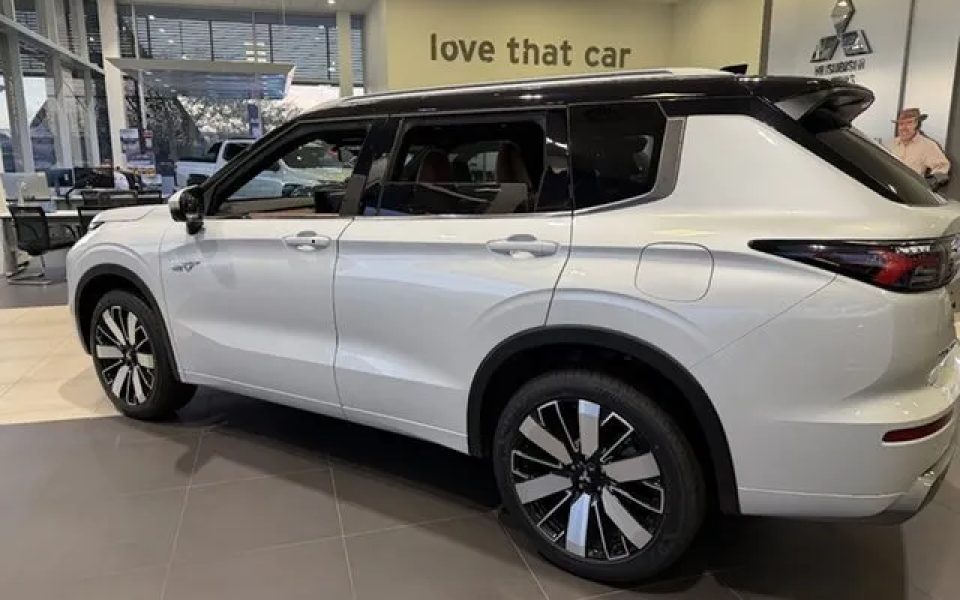 2025 Mitsubishi Outlander ZM MY25 PHEV AWD Exceed Tourer White Diamond 1 Speed Automatic Wagon