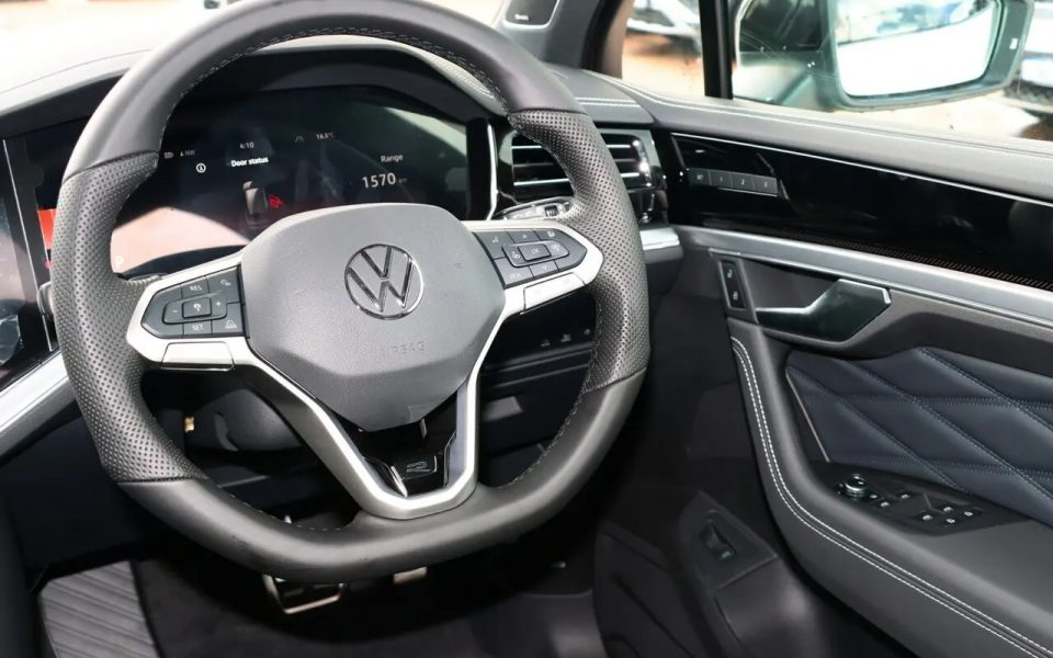 2026 Volkswagen Touareg RC MY26 210TDI Tiptronic 4MOTION Wolfsburg Edition Oryx White Pearl 8 Speed