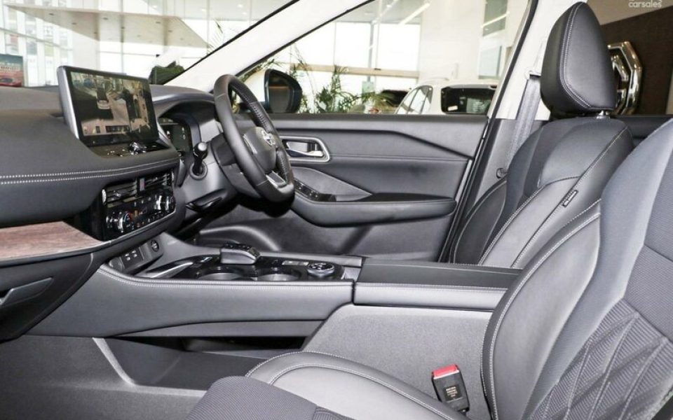 2026 Nissan X-Trail Wagon (Champagne Silver) New Car