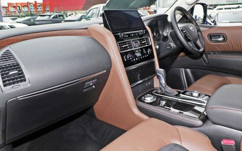 2026 Nissan Patrol Wagon (Moonstone White) New Car