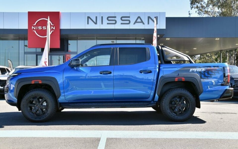 2026 Nissan Navara PRO-4X Pick-up Super 4WD Utility (Horizon Blue) Demo Car