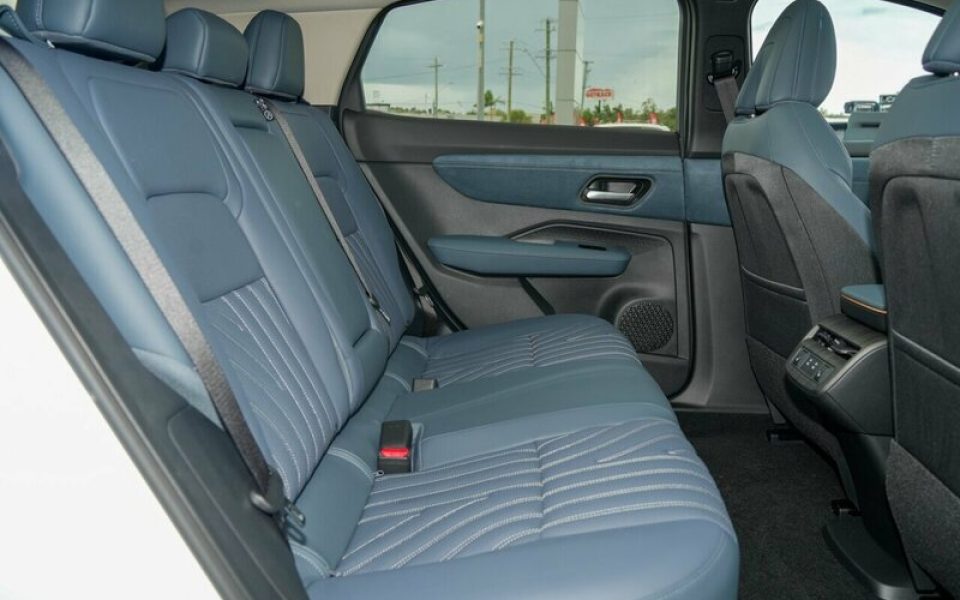 2025 Nissan Ariya Evolve e-4ORCE Wagon (White Pearl) Demo Car