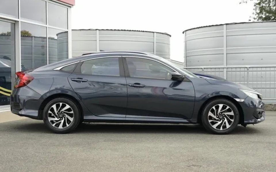 2016 Honda Civic 10th Gen MY16 VTi Black 1 Speed Constant Variable Sedan