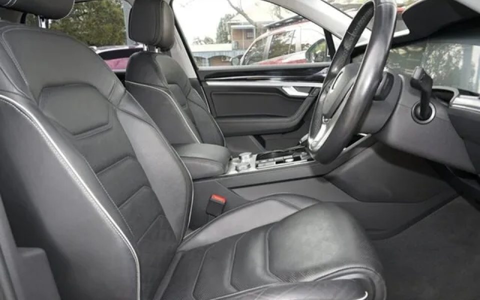 2020 Volkswagen Touareg CR MY20 190TDI Tiptronic 4MOTION Premium White 8 Speed Sports Automatic