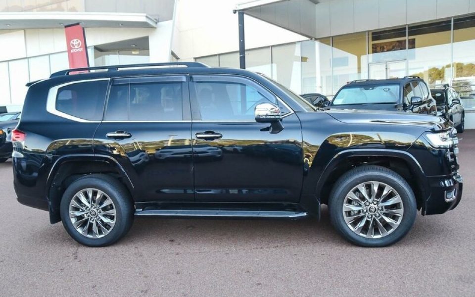 2025 Toyota Landcruiser Sahara ZX