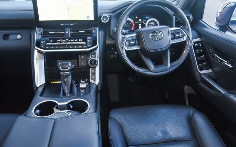 2025 Toyota Landcruiser Sahara ZX