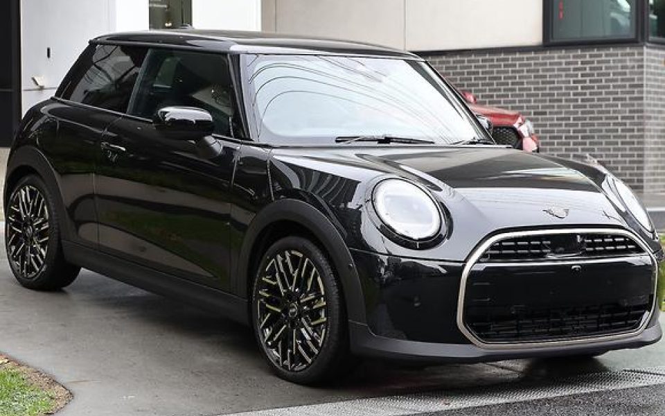 2026 MINI Cooper C Favoured Hatch