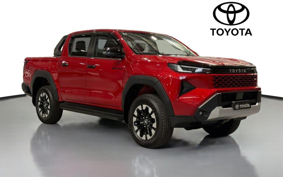 2025 Toyota Hilux SR5