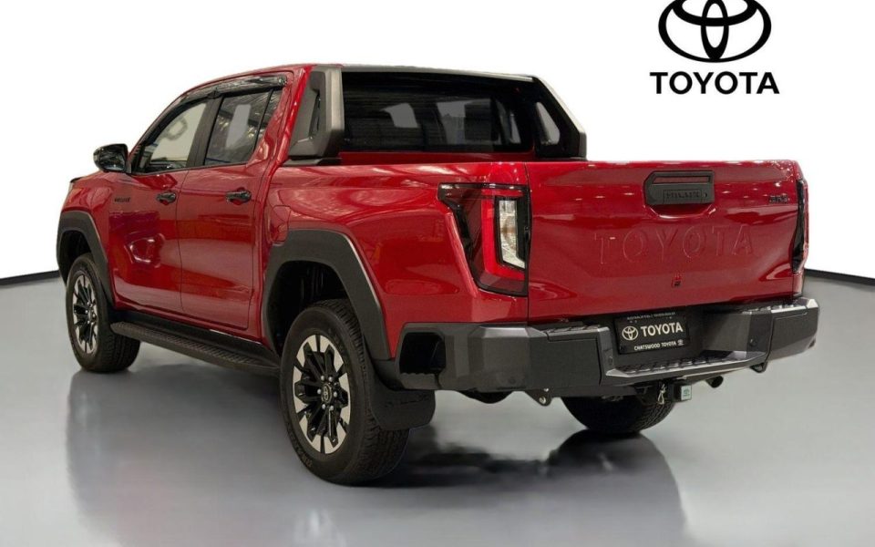 2025 Toyota Hilux SR5