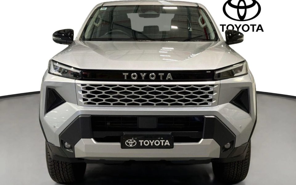 2025 Toyota Hilux SR5