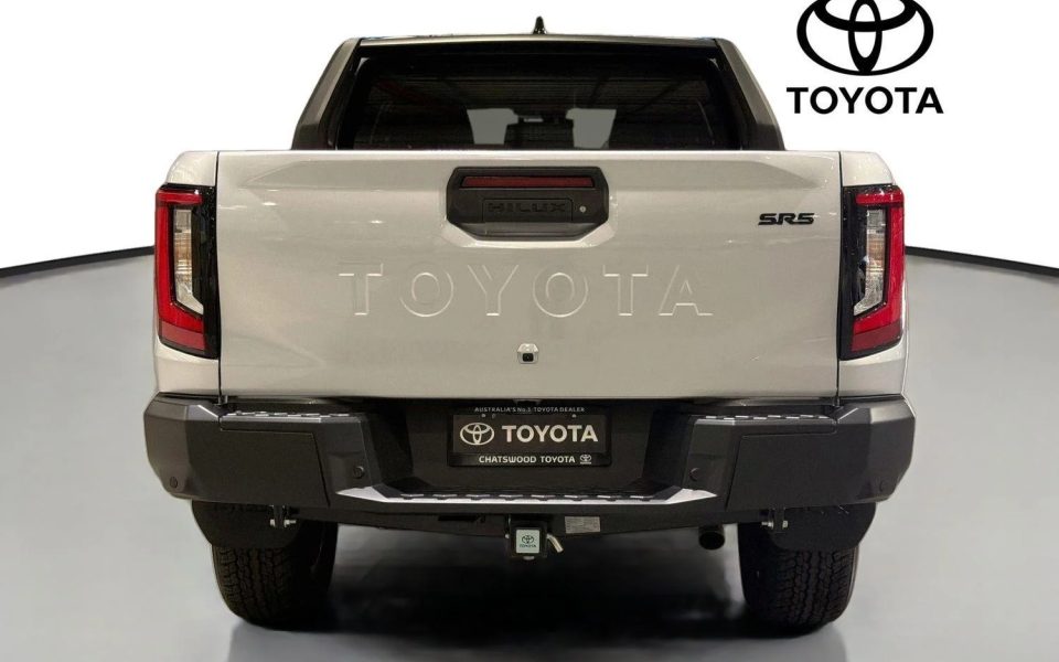 2025 Toyota Hilux SR5