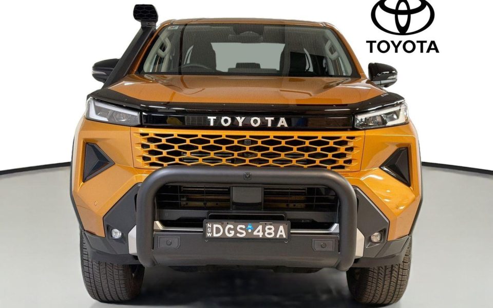 2025 Toyota Hilux SR5