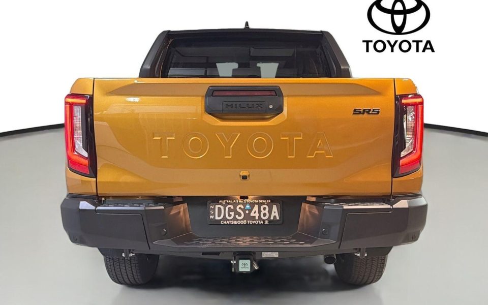 2025 Toyota Hilux SR5