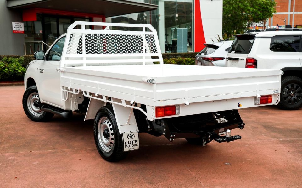 2025 Toyota Hilux SR