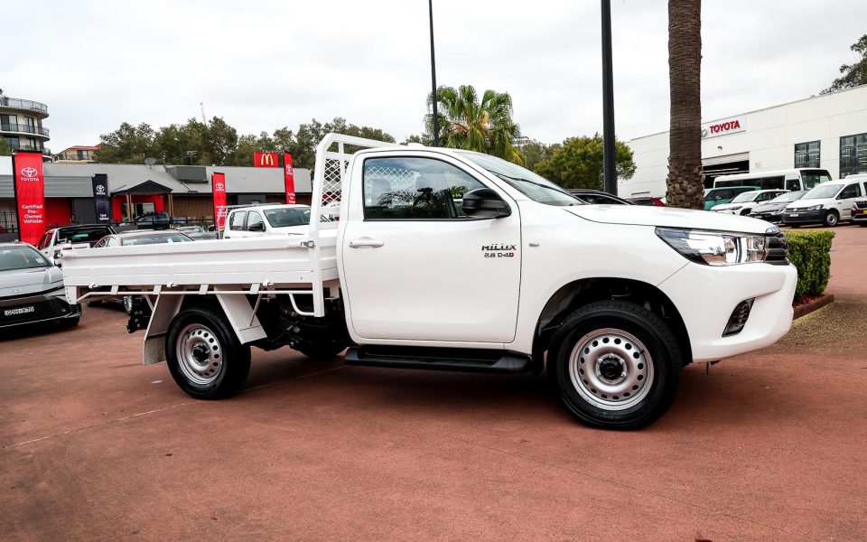 2025 Toyota Hilux SR