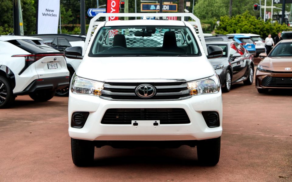 2025 Toyota Hilux SR