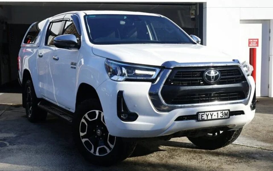 2023 Toyota Hilux 4x4 SR5