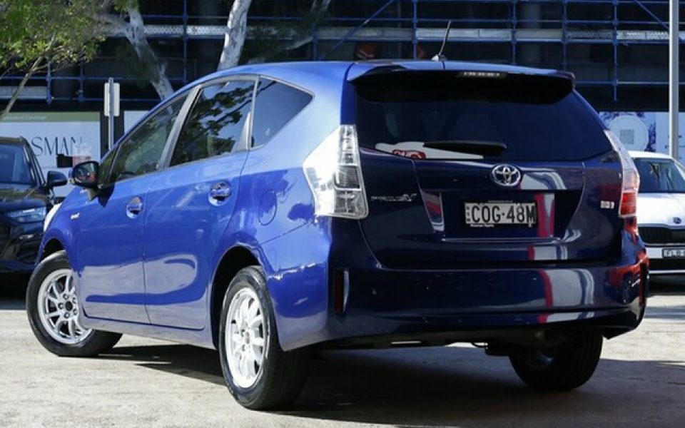 2013 Toyota Prius v L1