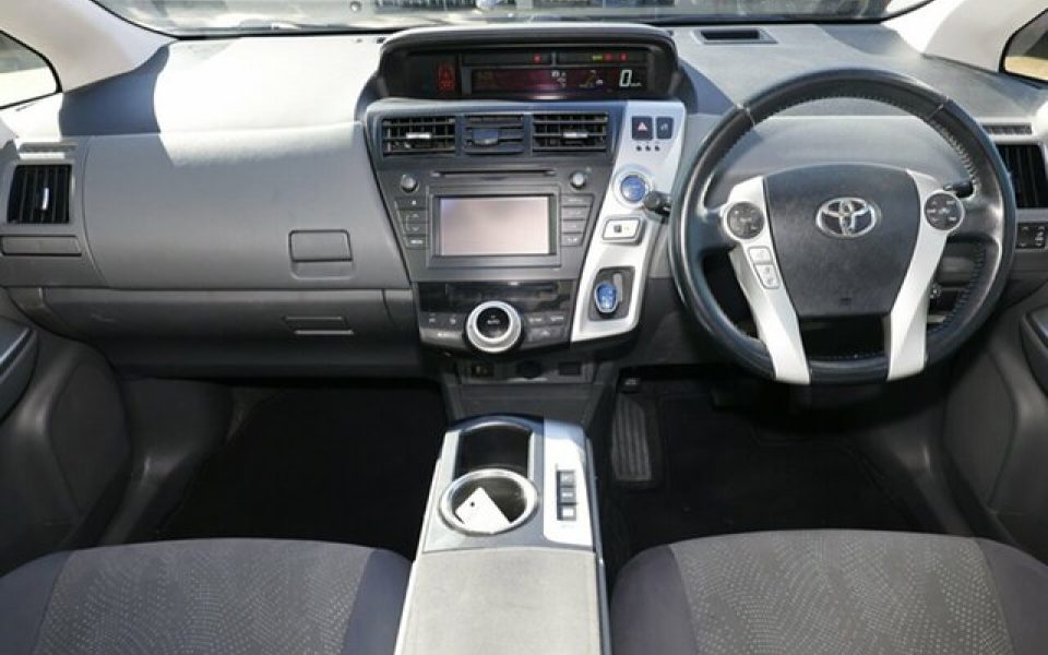 2013 Toyota Prius v L1