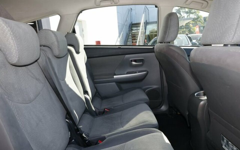 2013 Toyota Prius v L1