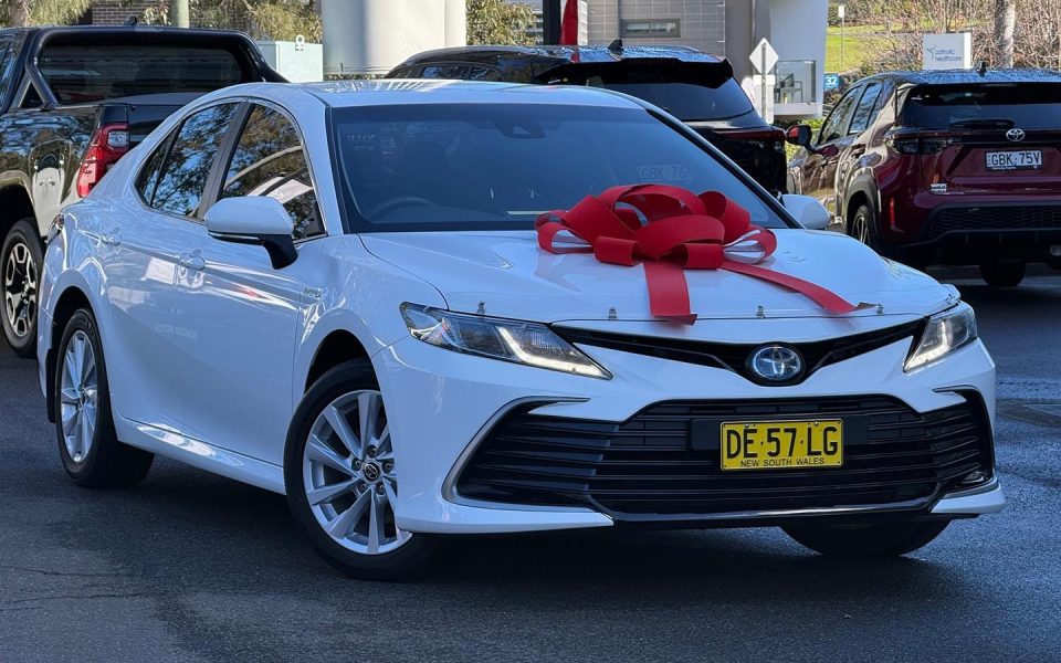 2022 Toyota Camry Hybrid Ascent