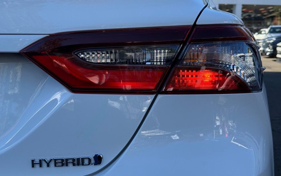 2022 Toyota Camry Hybrid Ascent