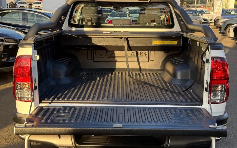2022 Toyota Hilux SR