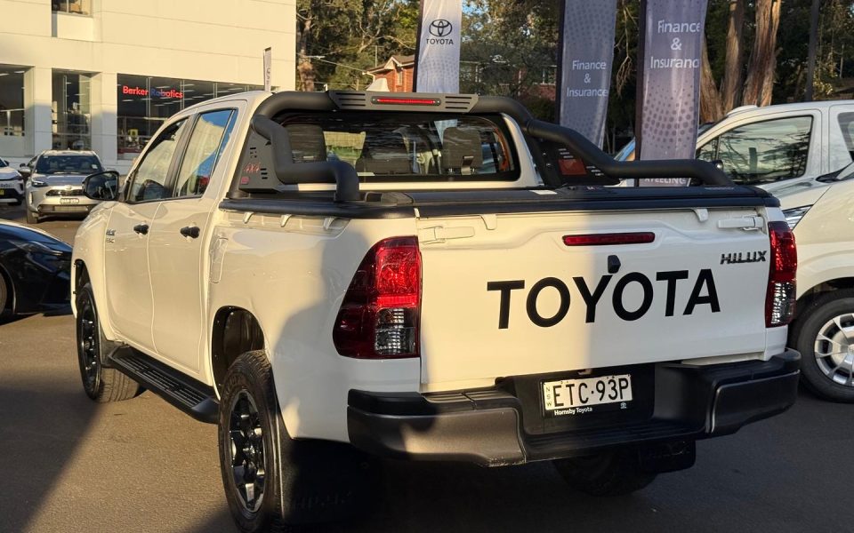 2022 Toyota Hilux SR