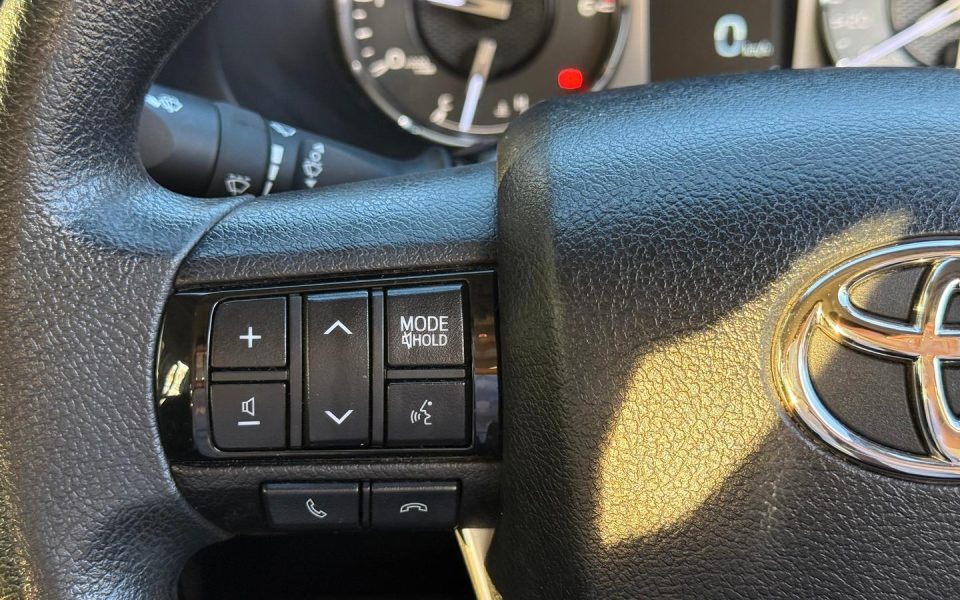2022 Toyota Hilux SR