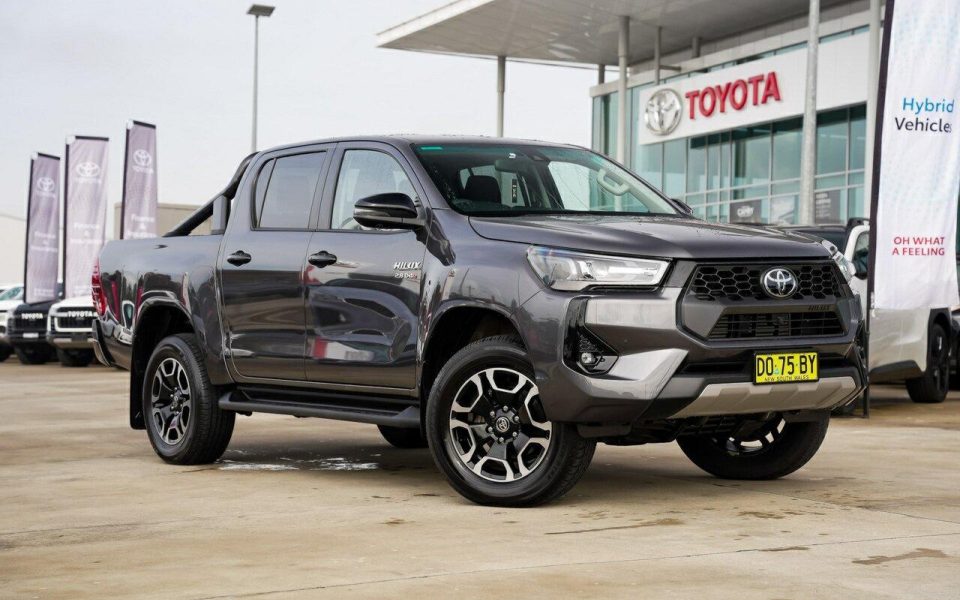 2025 Toyota Hilux SR5