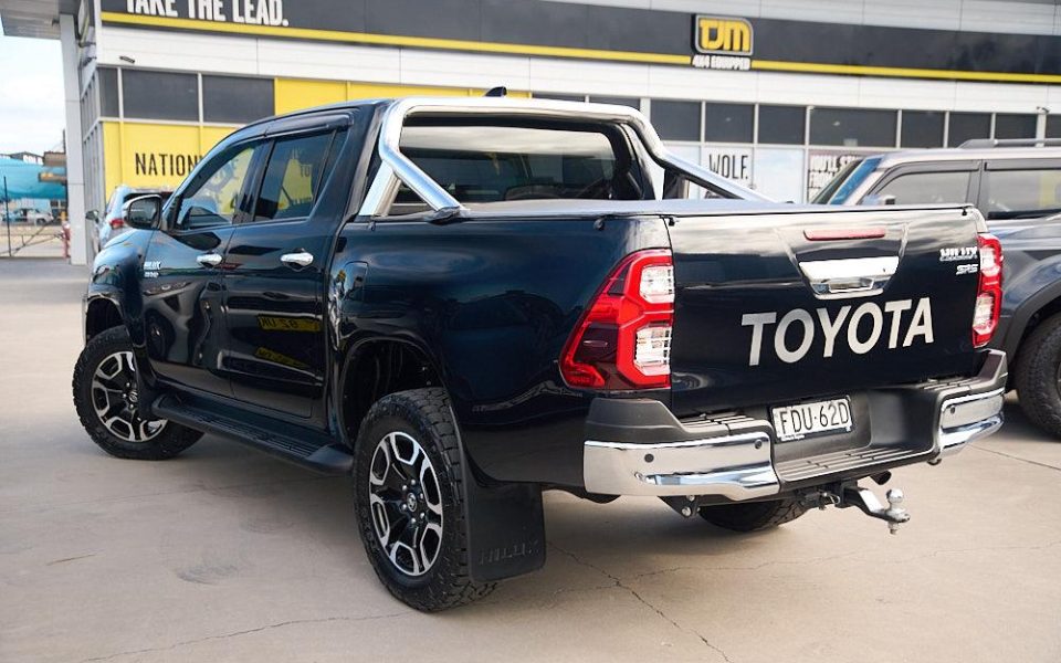 2023 Toyota HILUX SR5