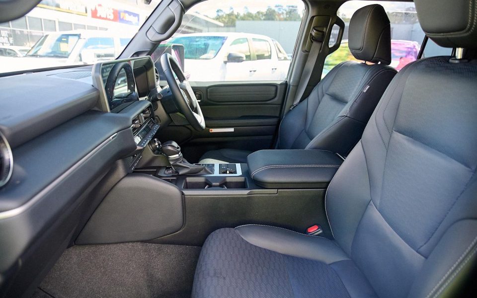 2025 Toyota Prado VX