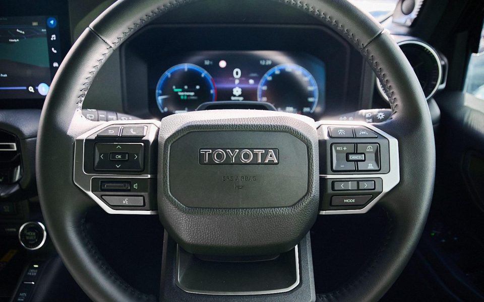 2025 Toyota Prado VX