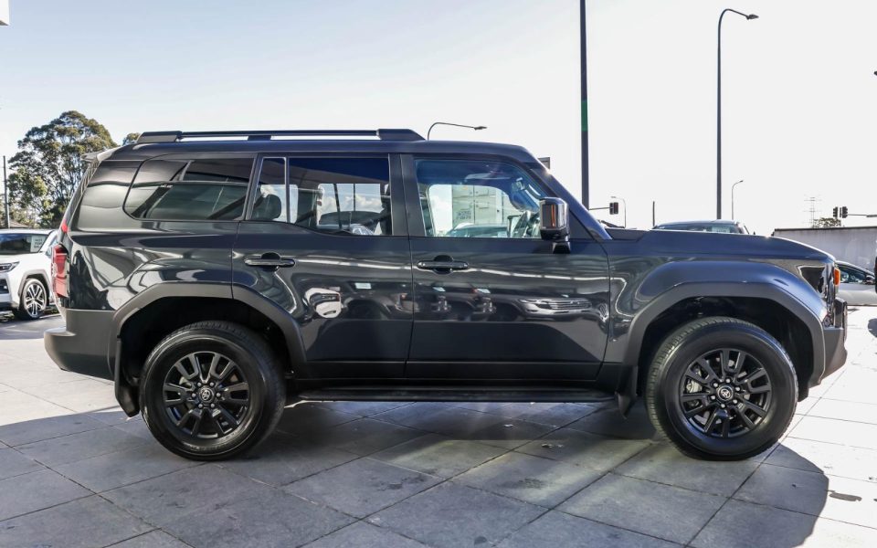 2024 Toyota Landcruiser Prado GXL