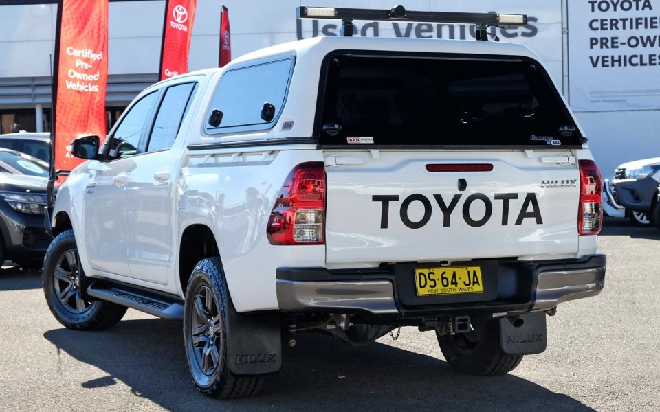 2023 Toyota HILUX SR