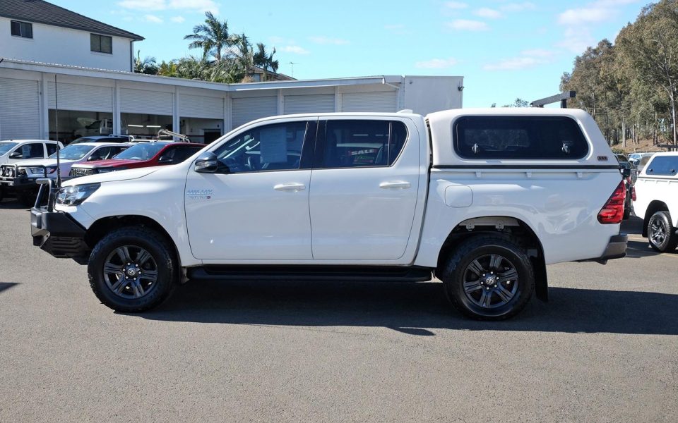 2023 Toyota HILUX SR