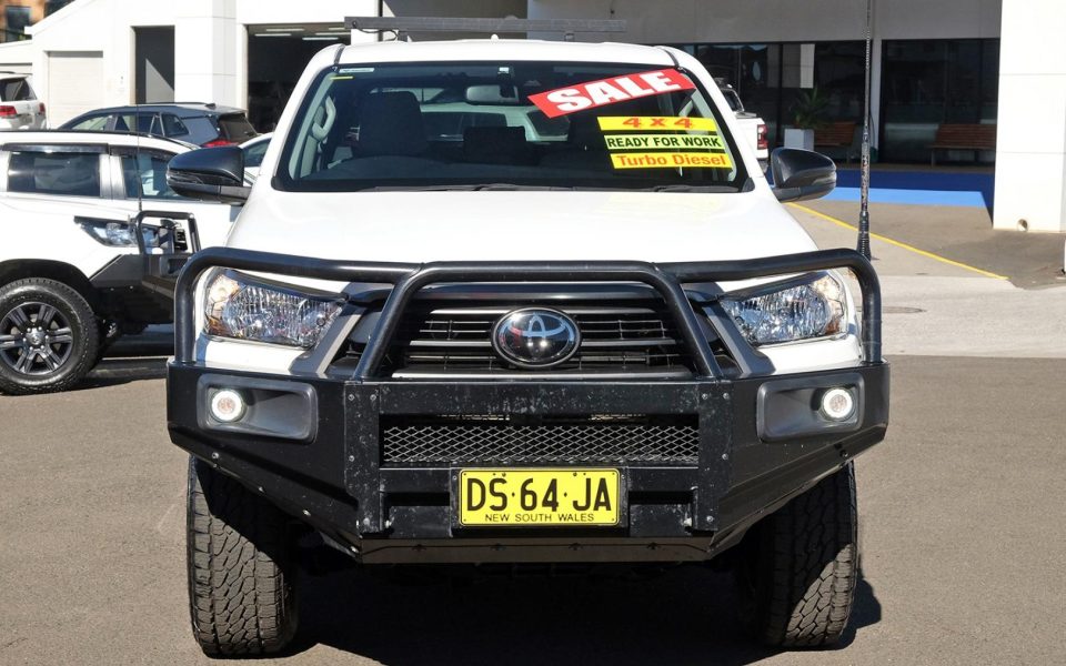 2023 Toyota HILUX SR