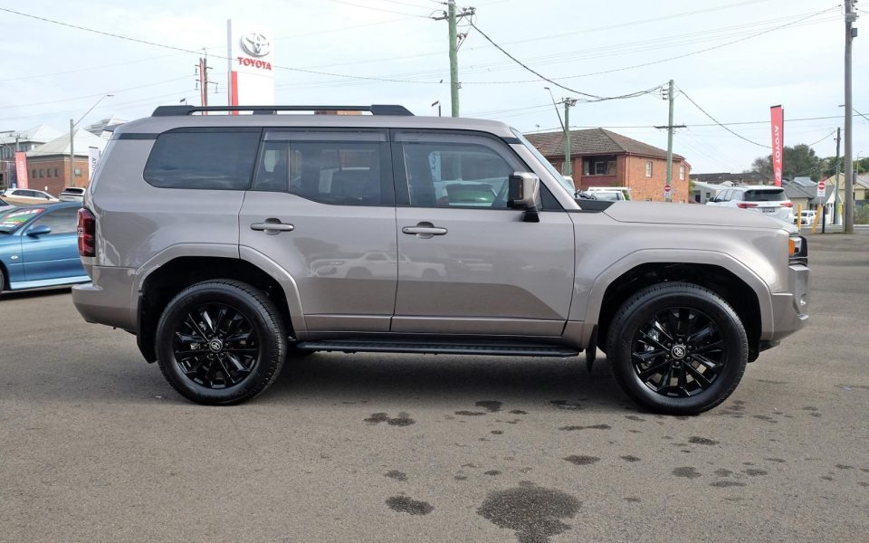 2025 Toyota PRADO VX