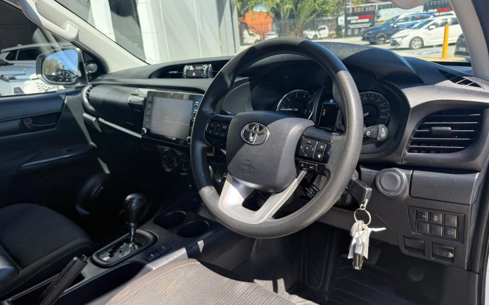 2022 Toyota HiLux 4x4 SR