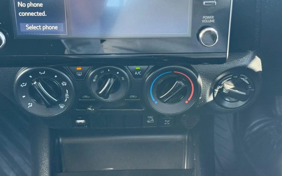 2022 Toyota HiLux 4x4 SR