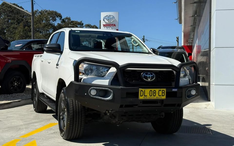 2024 Toyota HiLux 4x4 SR