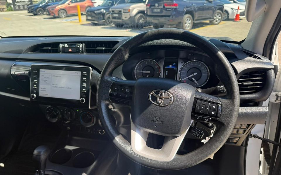 2024 Toyota HiLux 4x4 SR