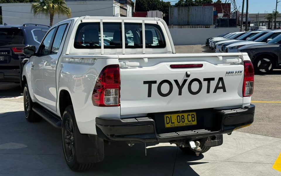 2024 Toyota HiLux 4x4 SR