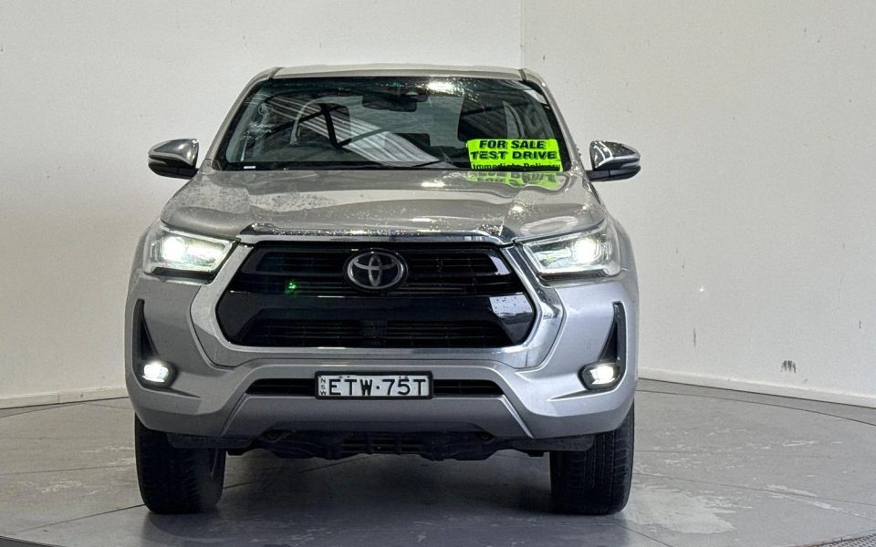 2022 TOYOTA Hilux 4x4 SR5