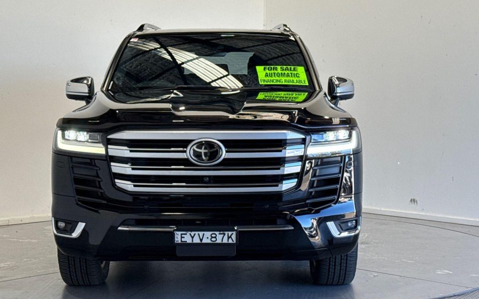 2023 Toyota Landcruiser Sahara ZX