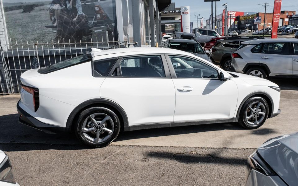 2025 Kia K4 S