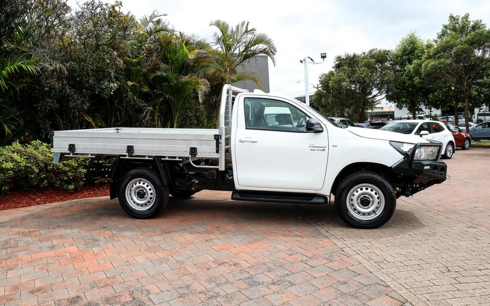 2024 TOYOTA Hilux 4x4 SR